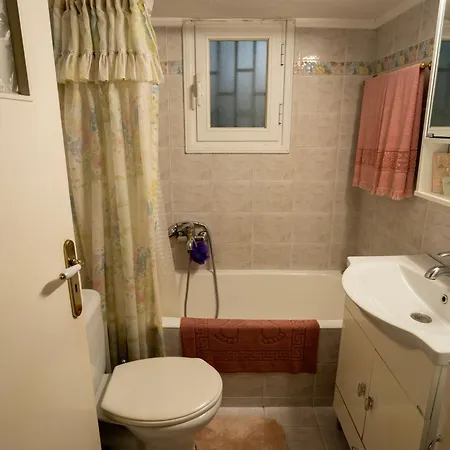 Apartment Urban Nest In Nea Smyrni Family-friendly Minutes Away From Square & Park Easy Access To &